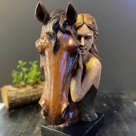 Kadın ve At Büst Heykel