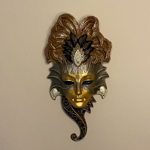 Tüylü Şapkalı Küçük Mask