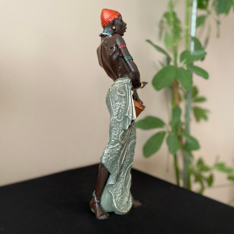 Darbuka Çalan Afrikalı Biblo