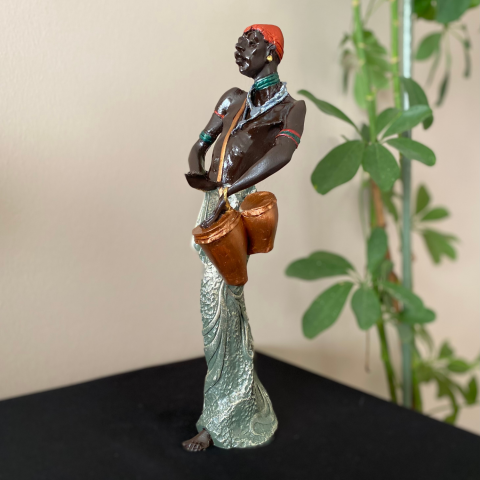 Darbuka Çalan Afrikalı Biblo