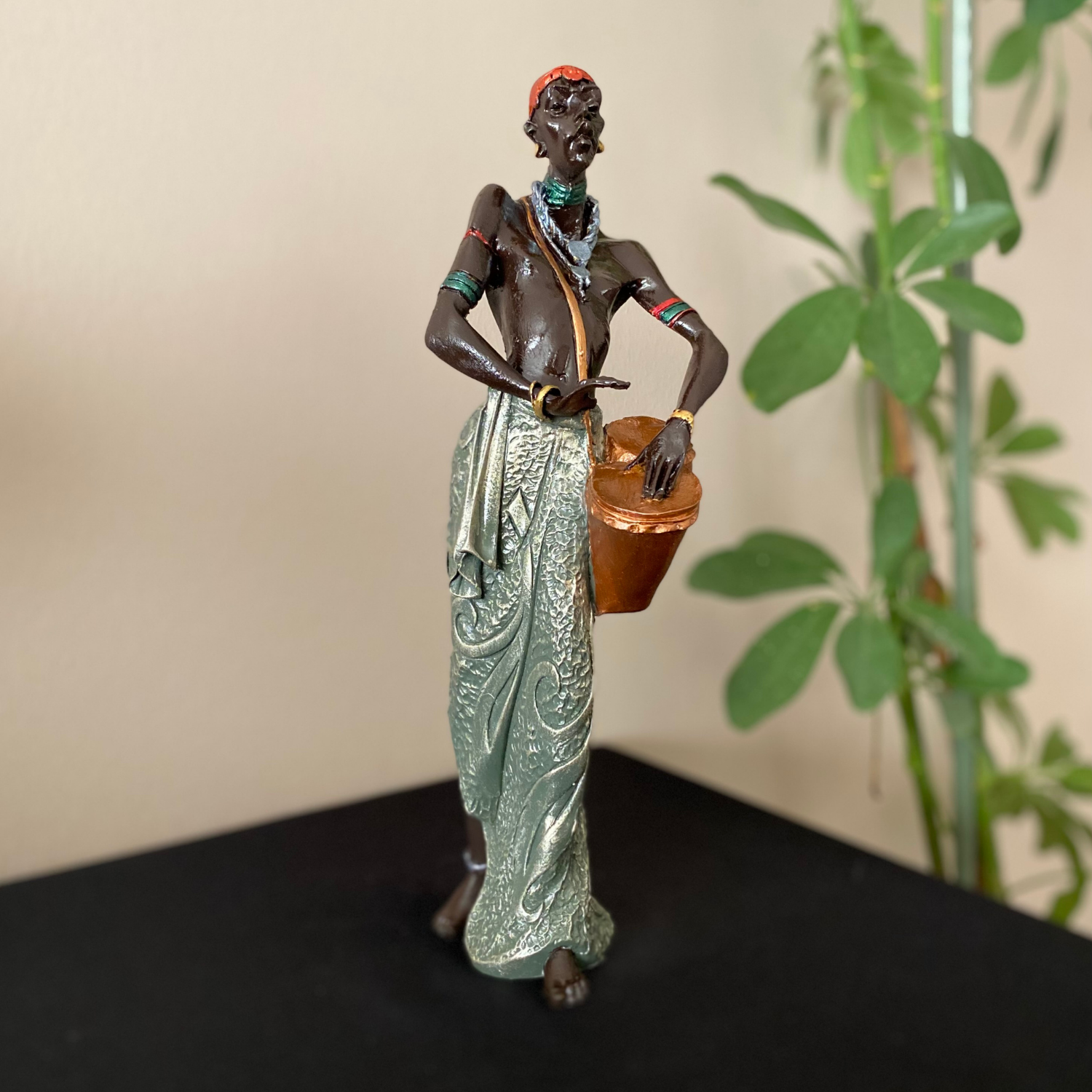 Darbuka Çalan Afrikalı Biblo