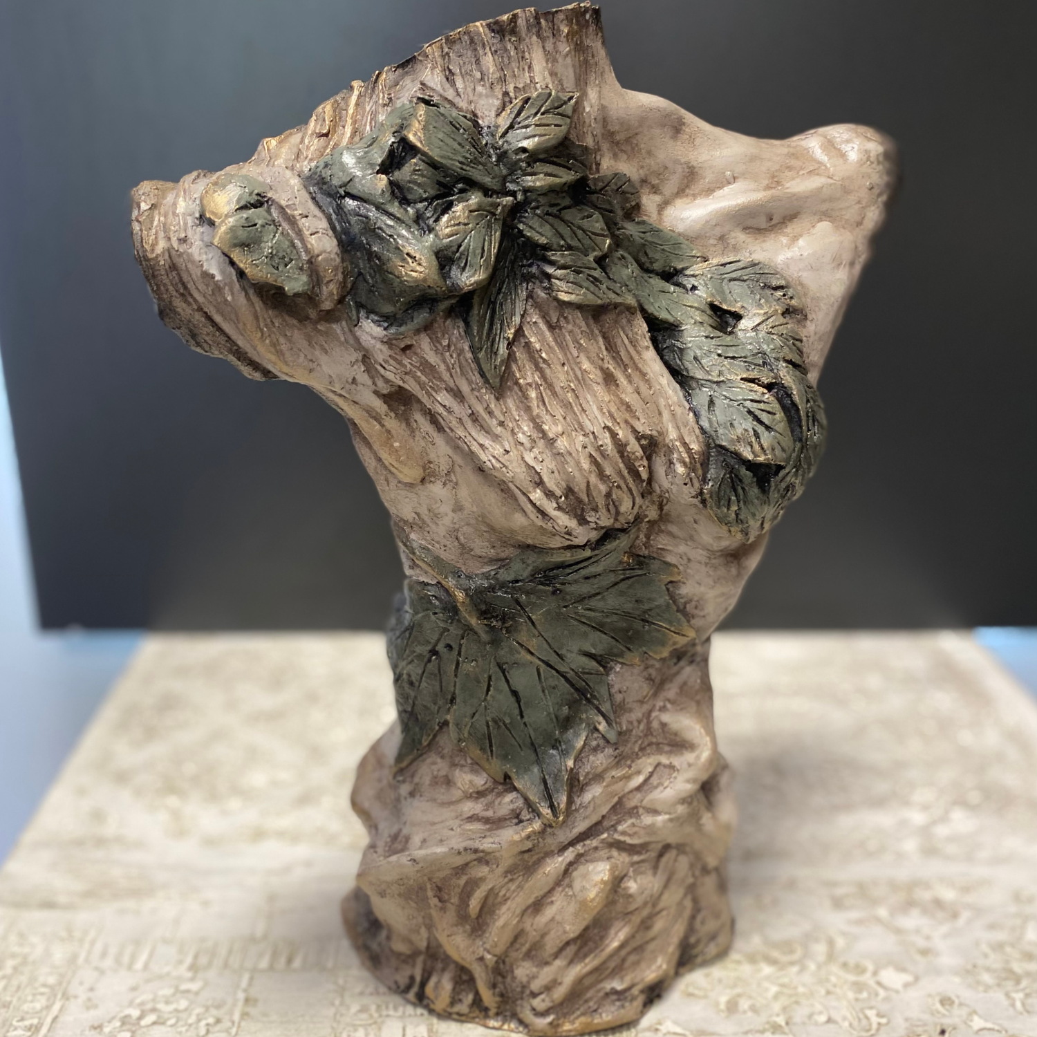 Çiçekli Kadın Tors Heykel