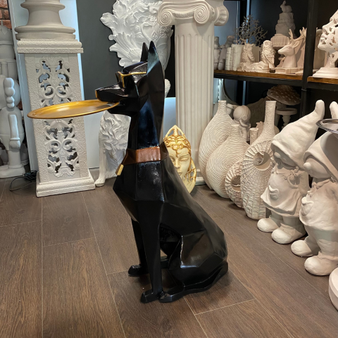 Tepsi Tutan Doberman Köpek