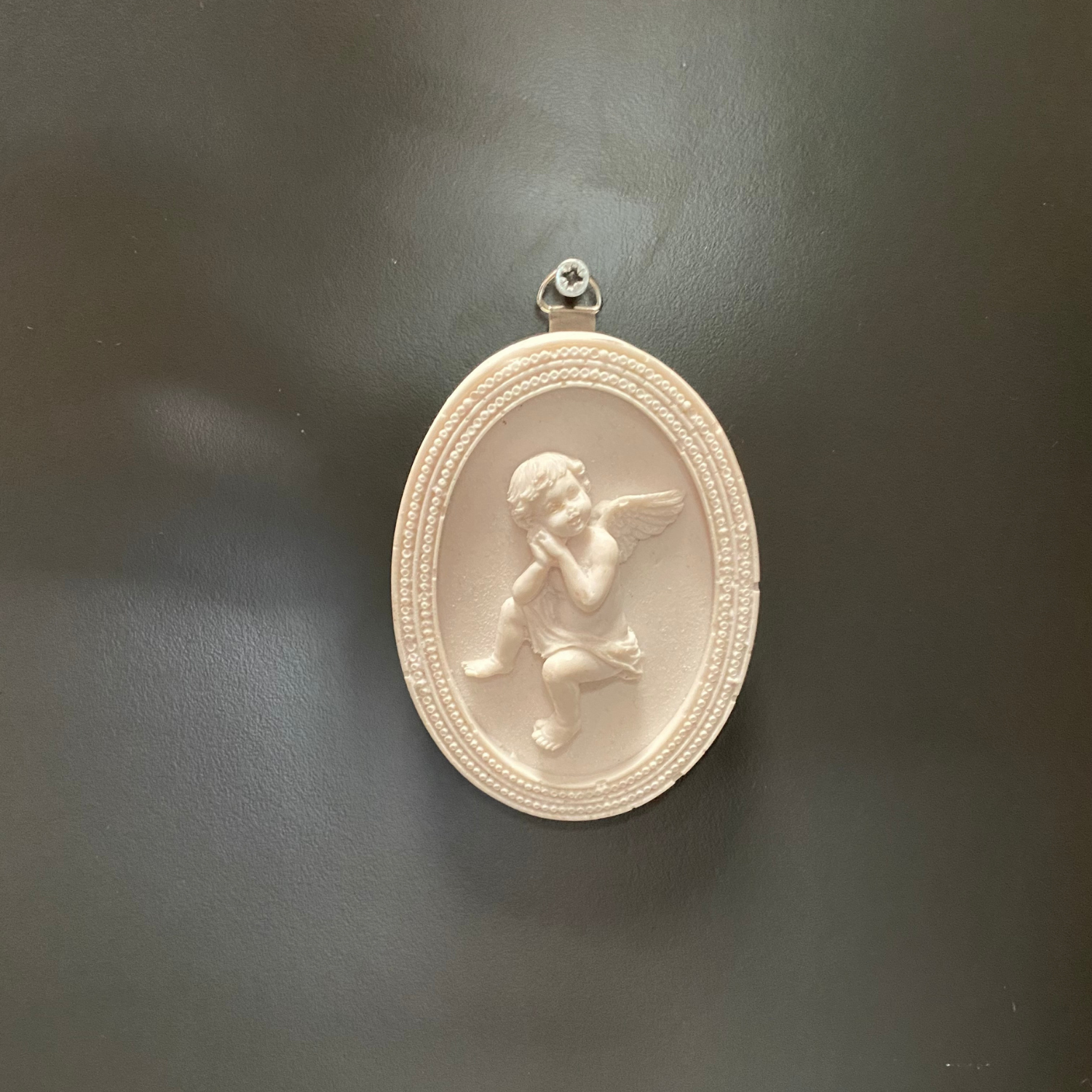 Eller Yanakta Melek Oval Pano