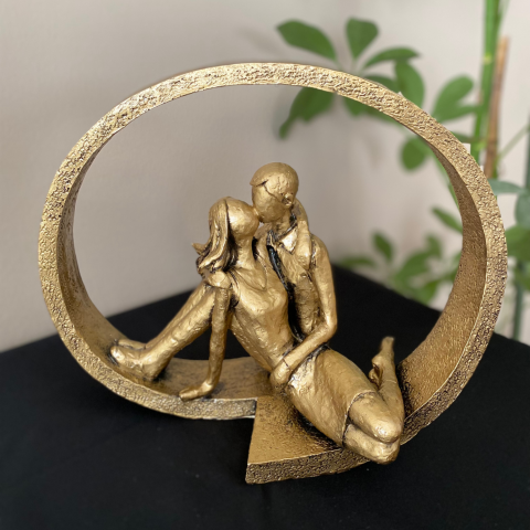 Çemberde Oturan Sevgili Biblo