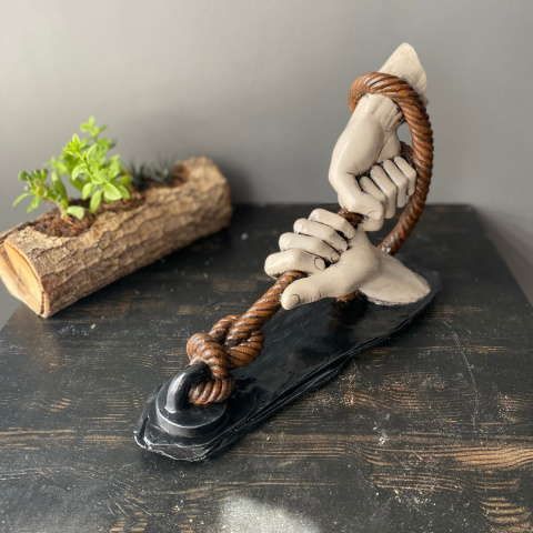 Dekoratif Halat Tutan Çeken El