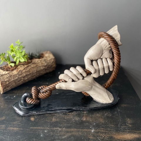 Dekoratif Halat Tutan Çeken El