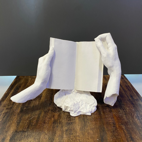 Kitap Okuyan Eller Ham Polyester Obje