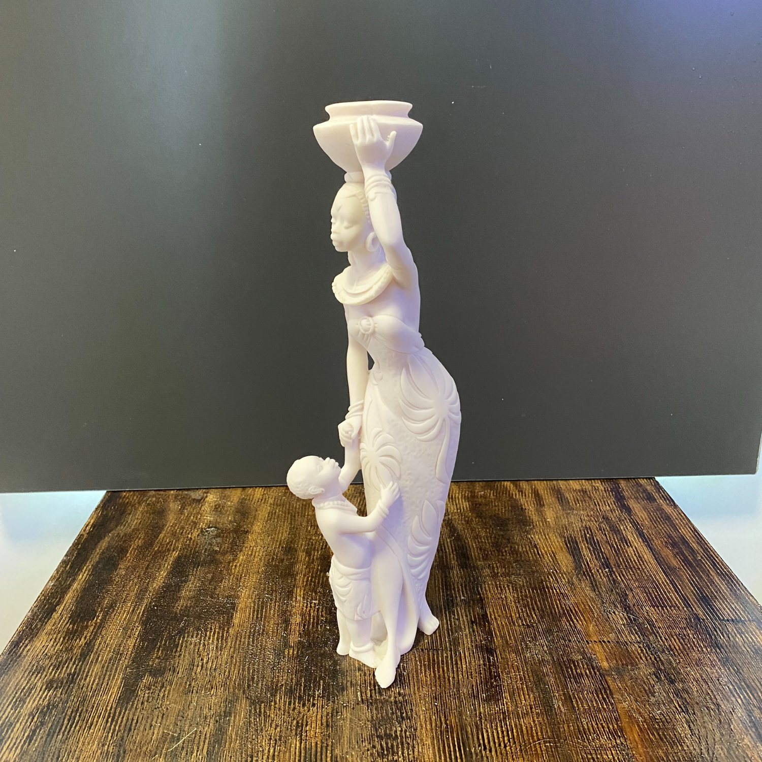 Afrikalı Testi Taşıyan Anne ve Çocuk