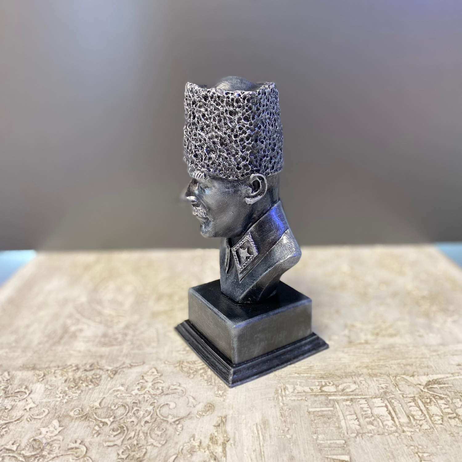Kalpaklı Atatürk Büst