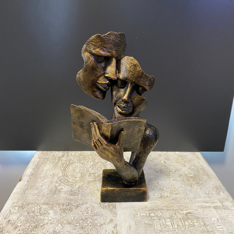 Kitap Okuyan Çift Mask