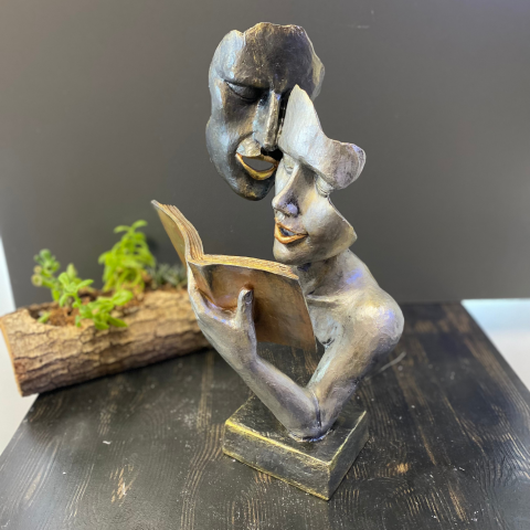 Kitap Okuyan Çift Mask