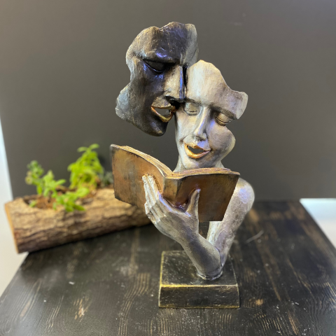 Kitap Okuyan Çift Mask