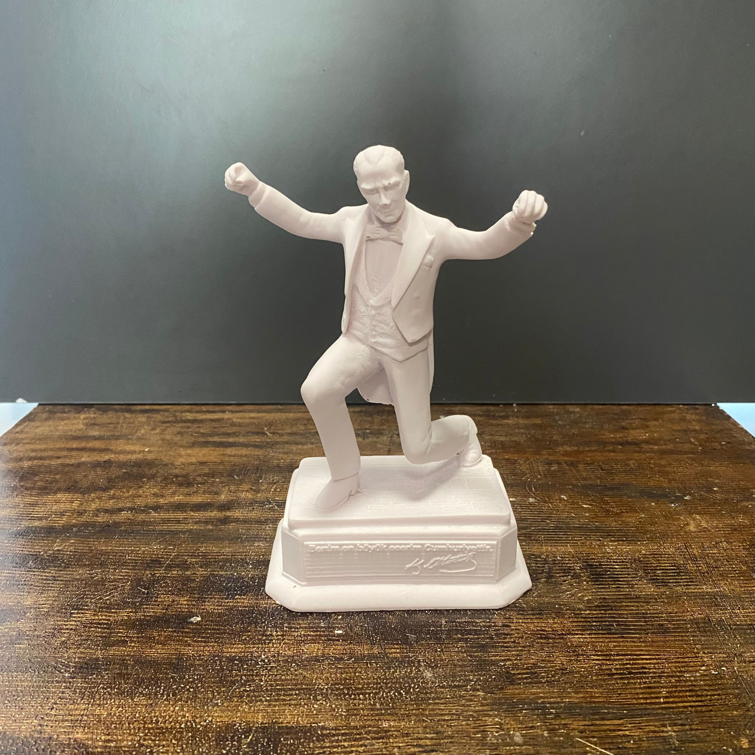 Zeybek Oynayan Atatürk