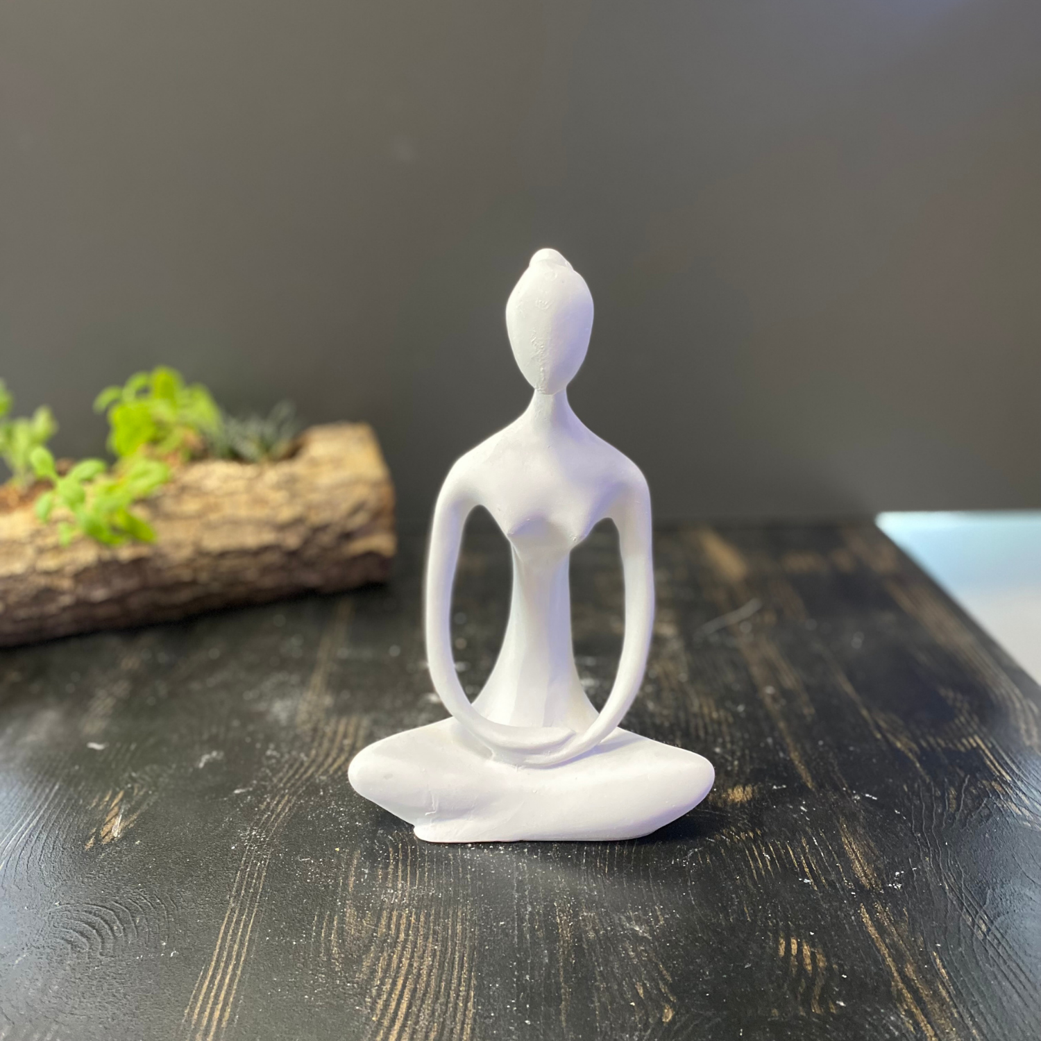 Yogacı Kadın Elleri Önde