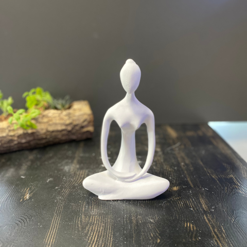 Yogacı Kadın Elleri Önde