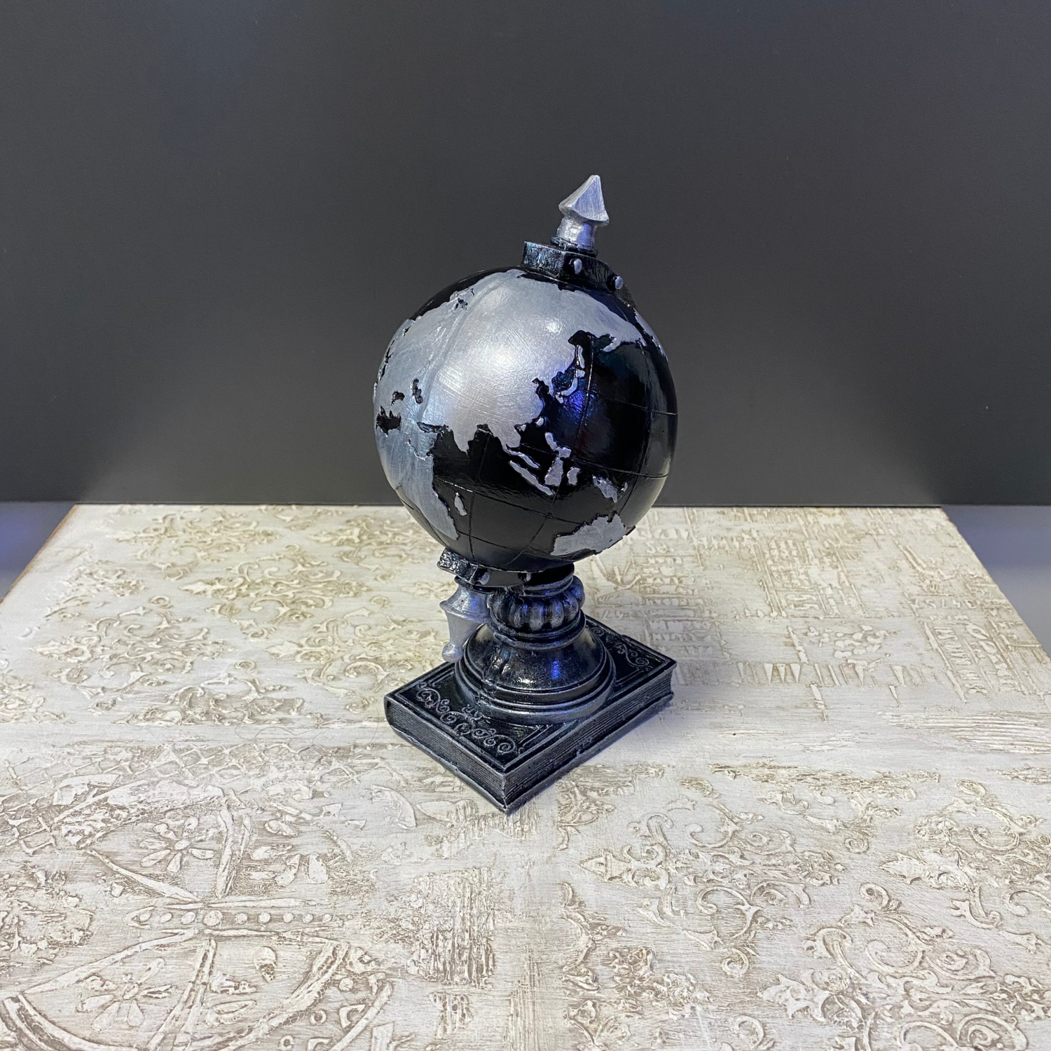 2 Kitap Üzeri Dünya Küre Biblo