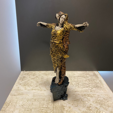 Titanik Biblo Heykel