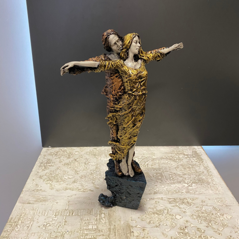 Titanik Biblo Heykel