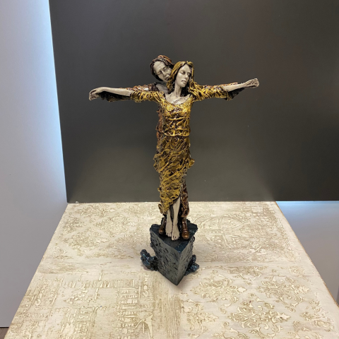 Titanik Biblo Heykel