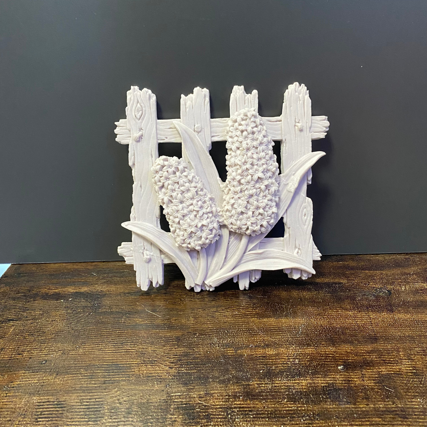 2 Yeşillikli Çit Duvar Panosu