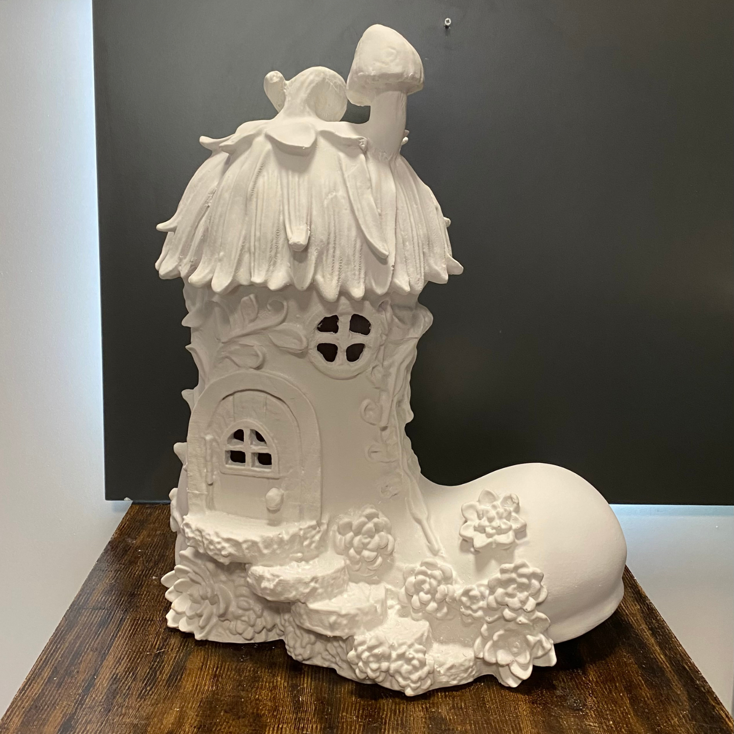 Işıklı Büyük Bot Ev