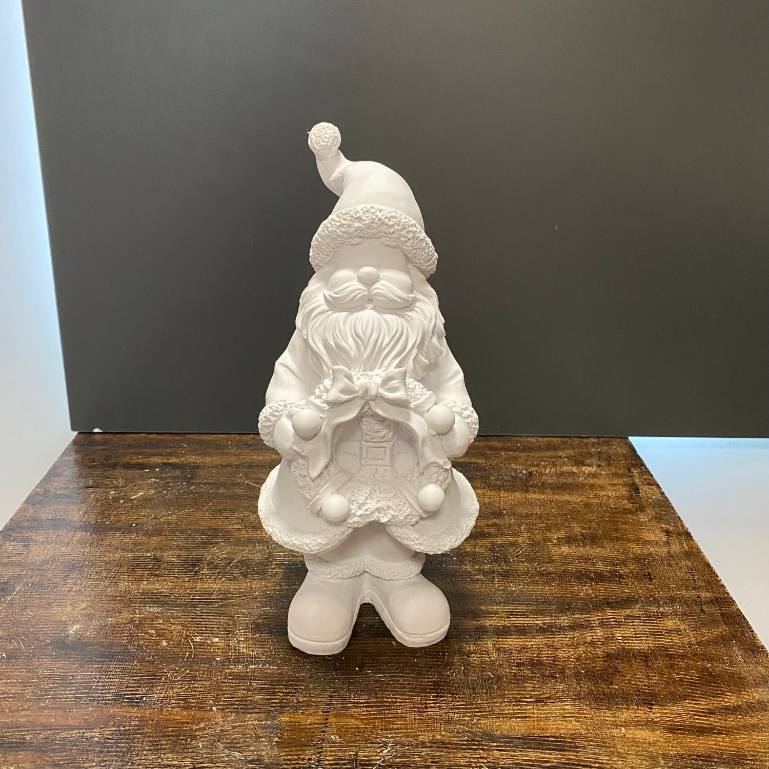 Kapı Süsü Tutan Noel Baba