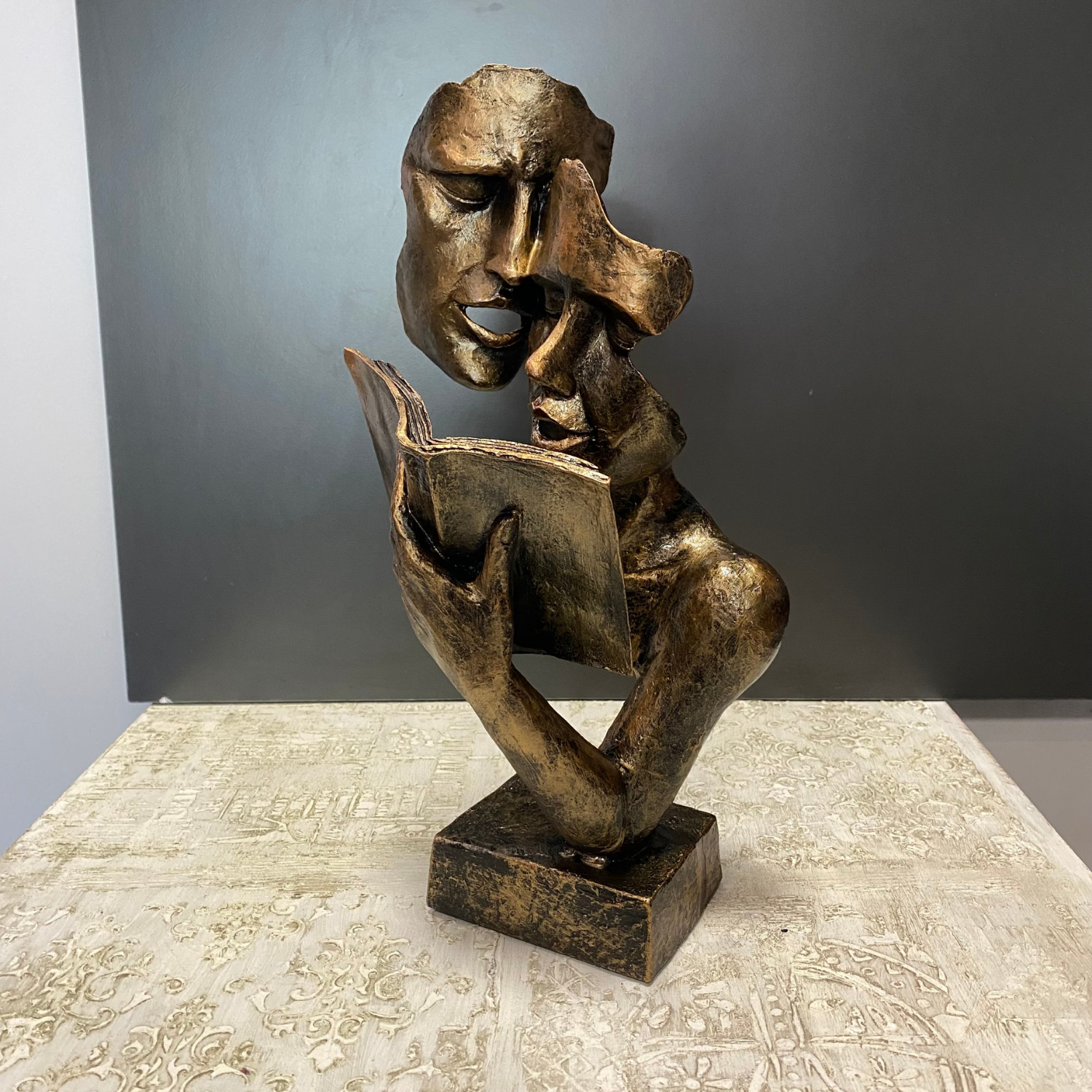 Kitap Okuyan Çift Bronz Mask