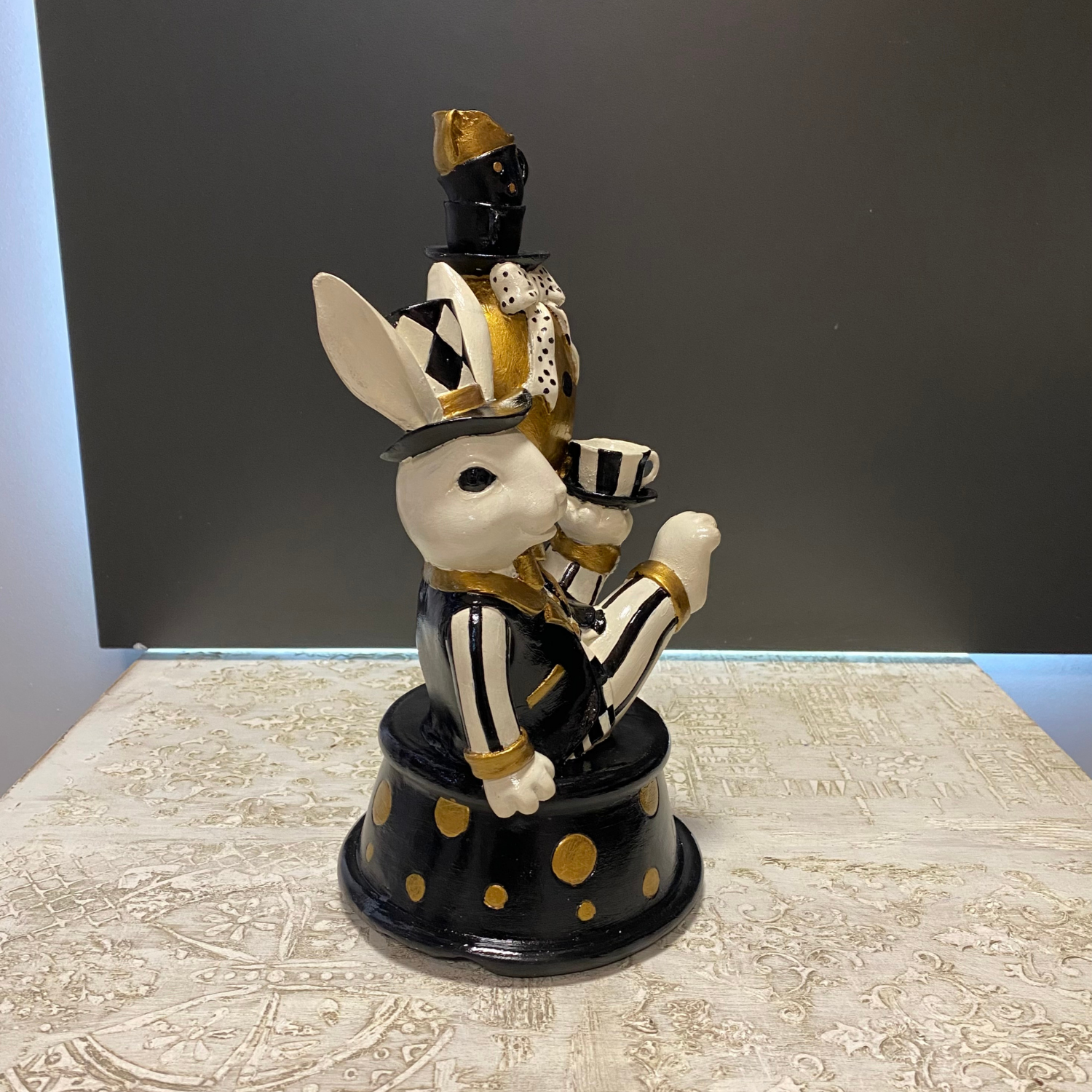 Alice Serisi Fincanlı Tavşan