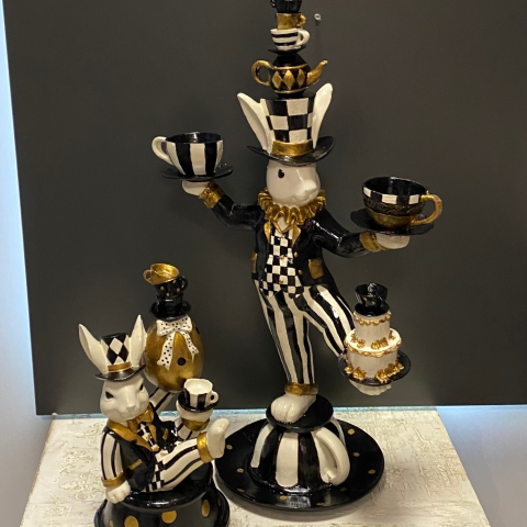 Alice Serisi Büyük Akrobat ve Fincanlı Tavşan