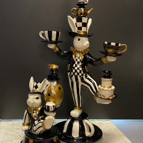 Alice Serisi Büyük Akrobat ve Fincanlı Tavşan