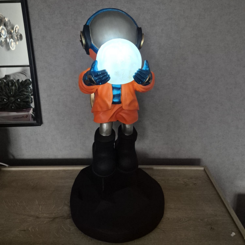 Kaideli Işıklı Büyük Astronot