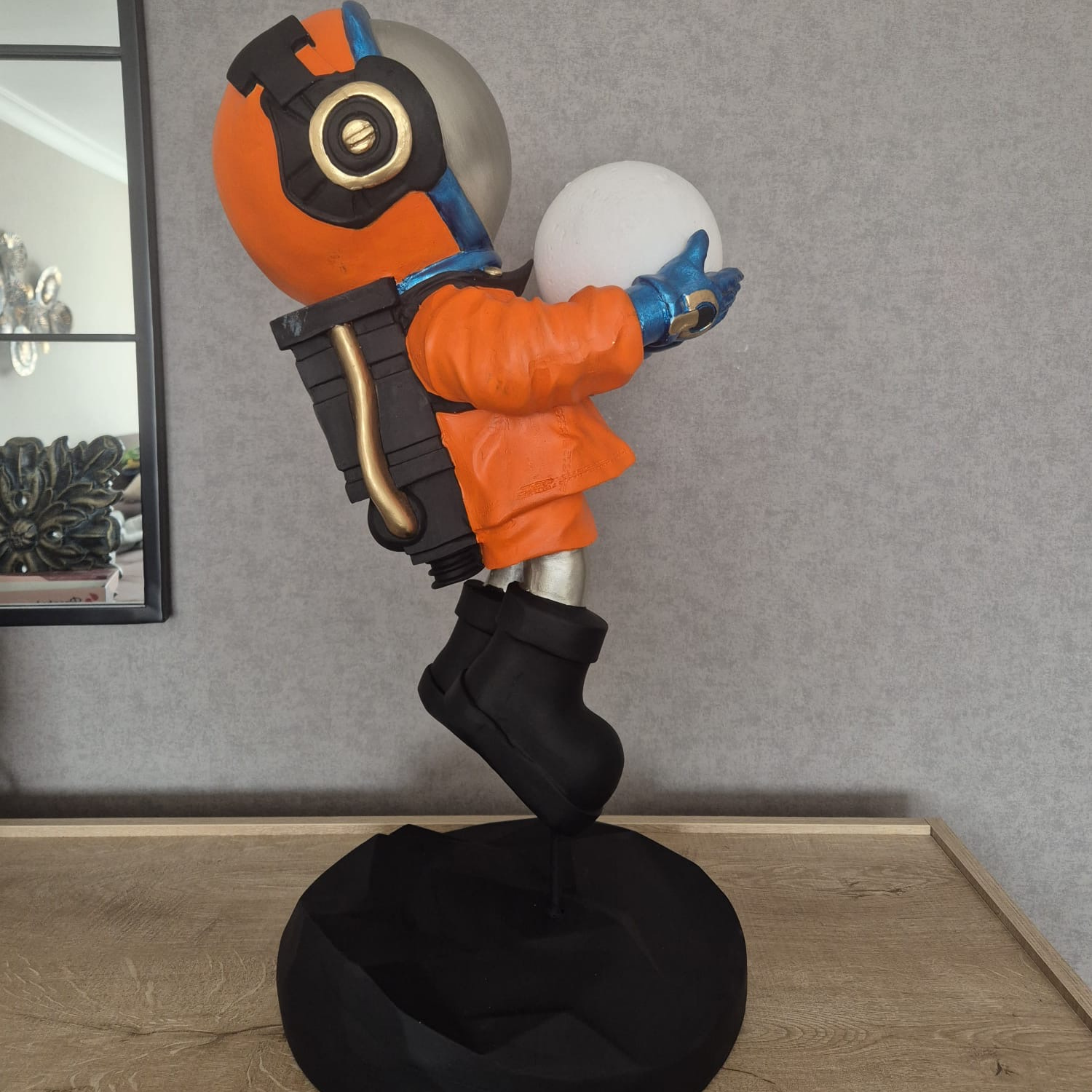 Kaideli Işıklı Büyük Astronot