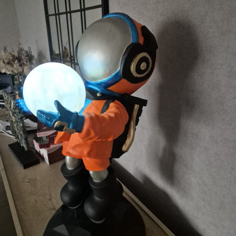 Kaideli Işıklı Büyük Astronot