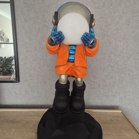 Kaideli Işıklı Büyük Astronot