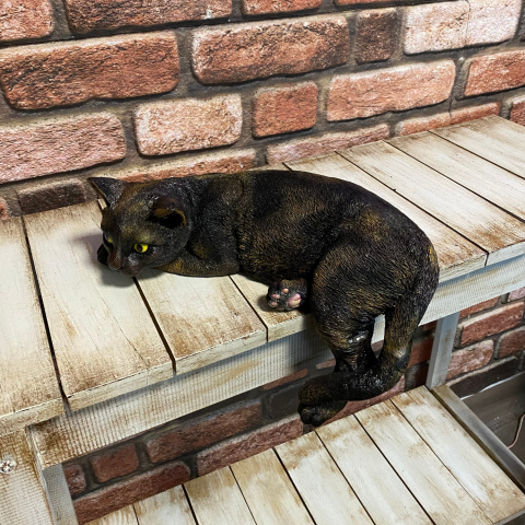 Yatan Uzanan Kedi Biblo